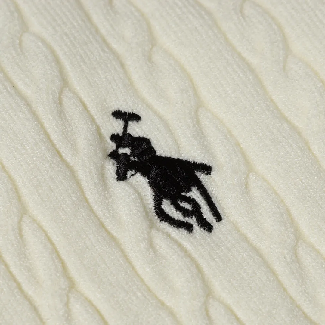 P166 Style No.: 602 -Ralph Lauren RL cardigan with classic war horse logo embroidery on the chest, long-sleeved sweater sweater jacket -The item is made of custom-dyed and custom-spun yarn, purchased from the original version. A full set of customized accessories. Details determine success or failure. Heavy new autumn and winter style. The weight of the item is as high as 800 grams. It is soft and delicate and does not tie the body. The upper body effect is very nice. Loose fit. Women's style. -Color: black, off-white, milk tea, light gray, dark gray. Navy blue red khaki red - Size: S / M / L S size 80-100 catties M size 100-120 catties Large size 120-135 catties